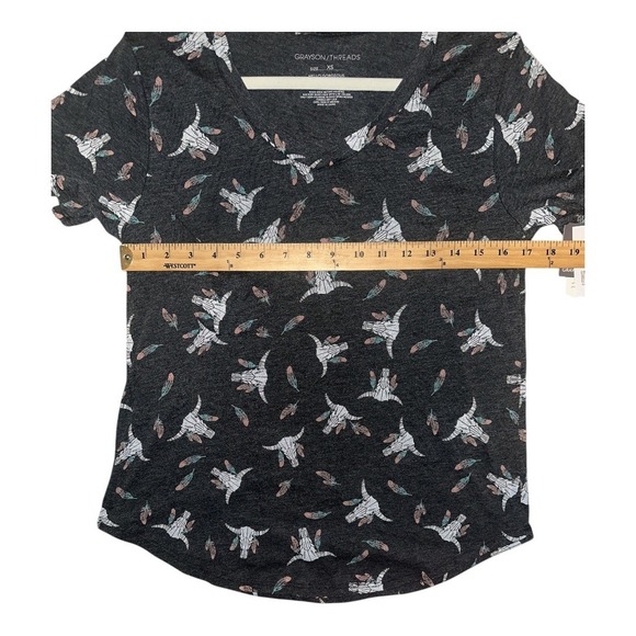 Grayson Threads Gray Skull Boho V-Neck Tee, XS - Picture 5 of 6